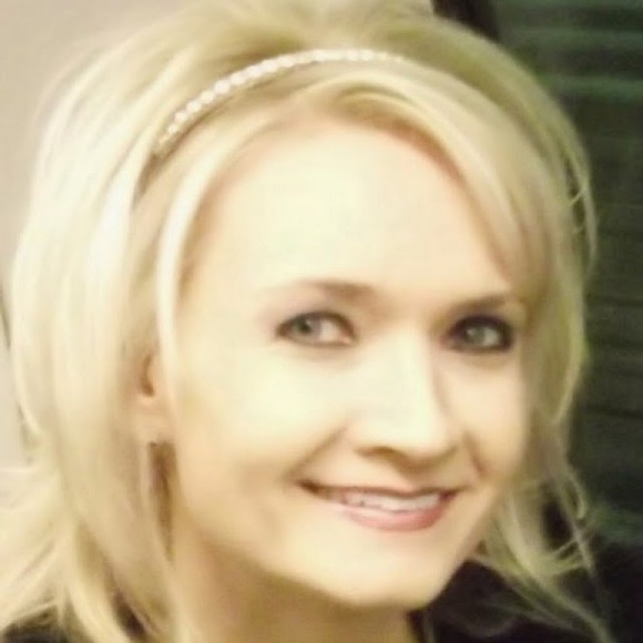 Meet your Posher, Christina - Picture 1 of 1